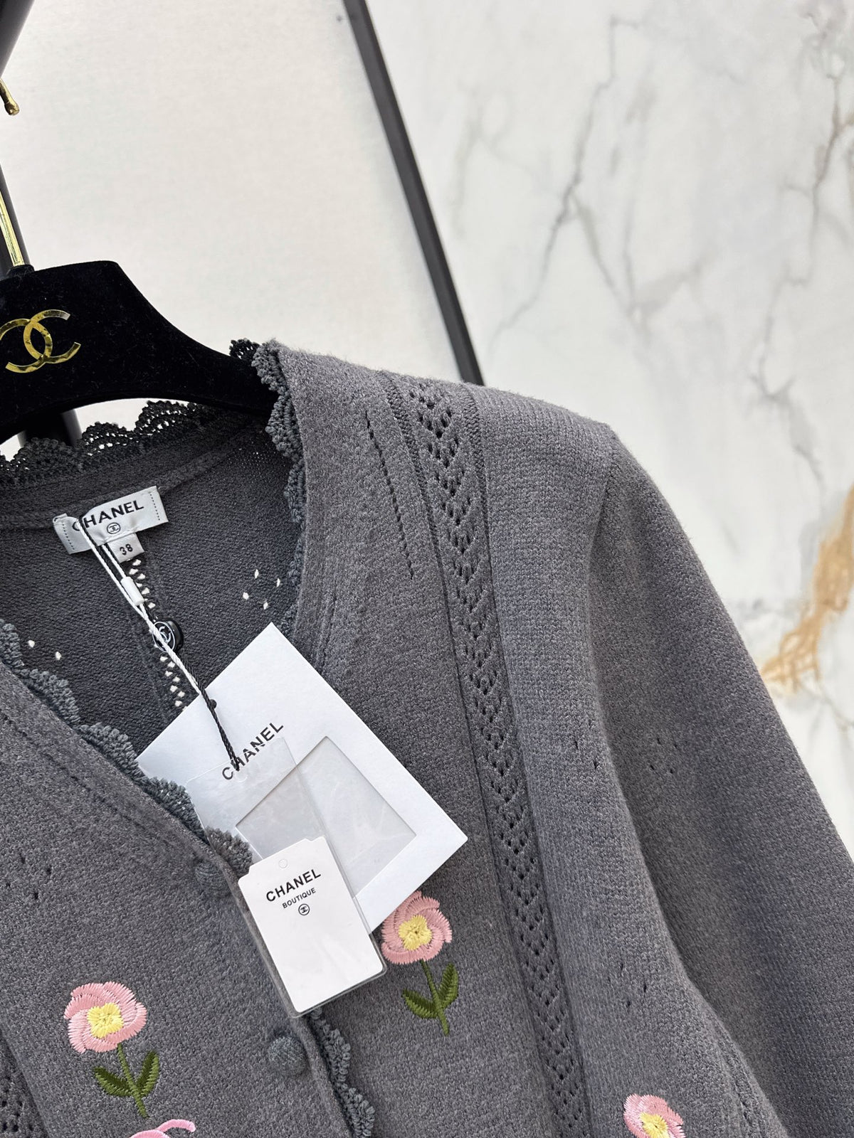 26FW New Embroidered Floral V-Neck Knit Cardigan 🤍