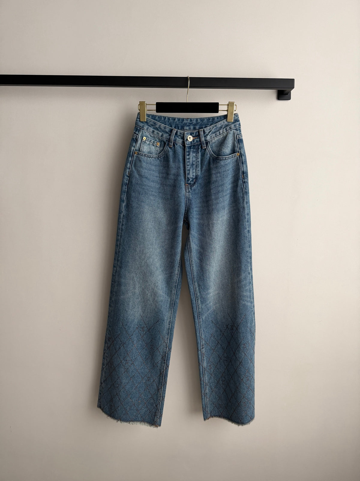 26FW New Straight-Leg Jeans with Fringed Hems🩵