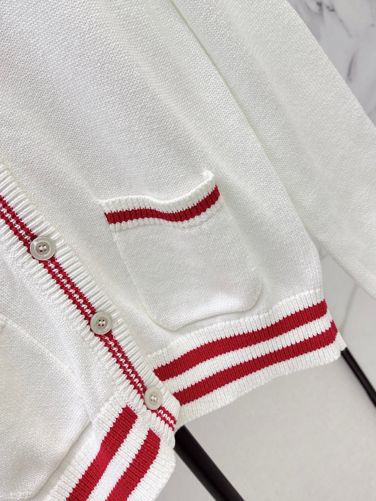 26FW New Logo-Jacquard V-Neck Knit Cardigan 🤍