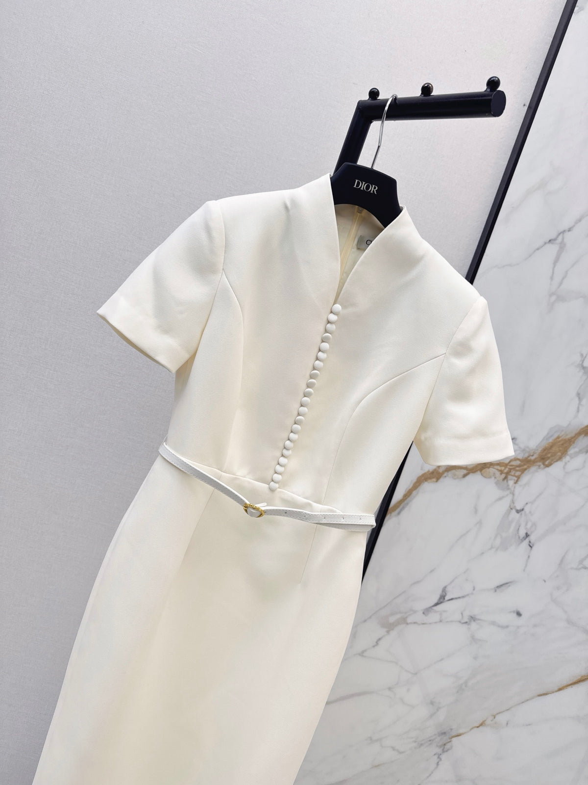 26FW New Off-White Short-Sleeve Dress with Cinched Waist 🤍
