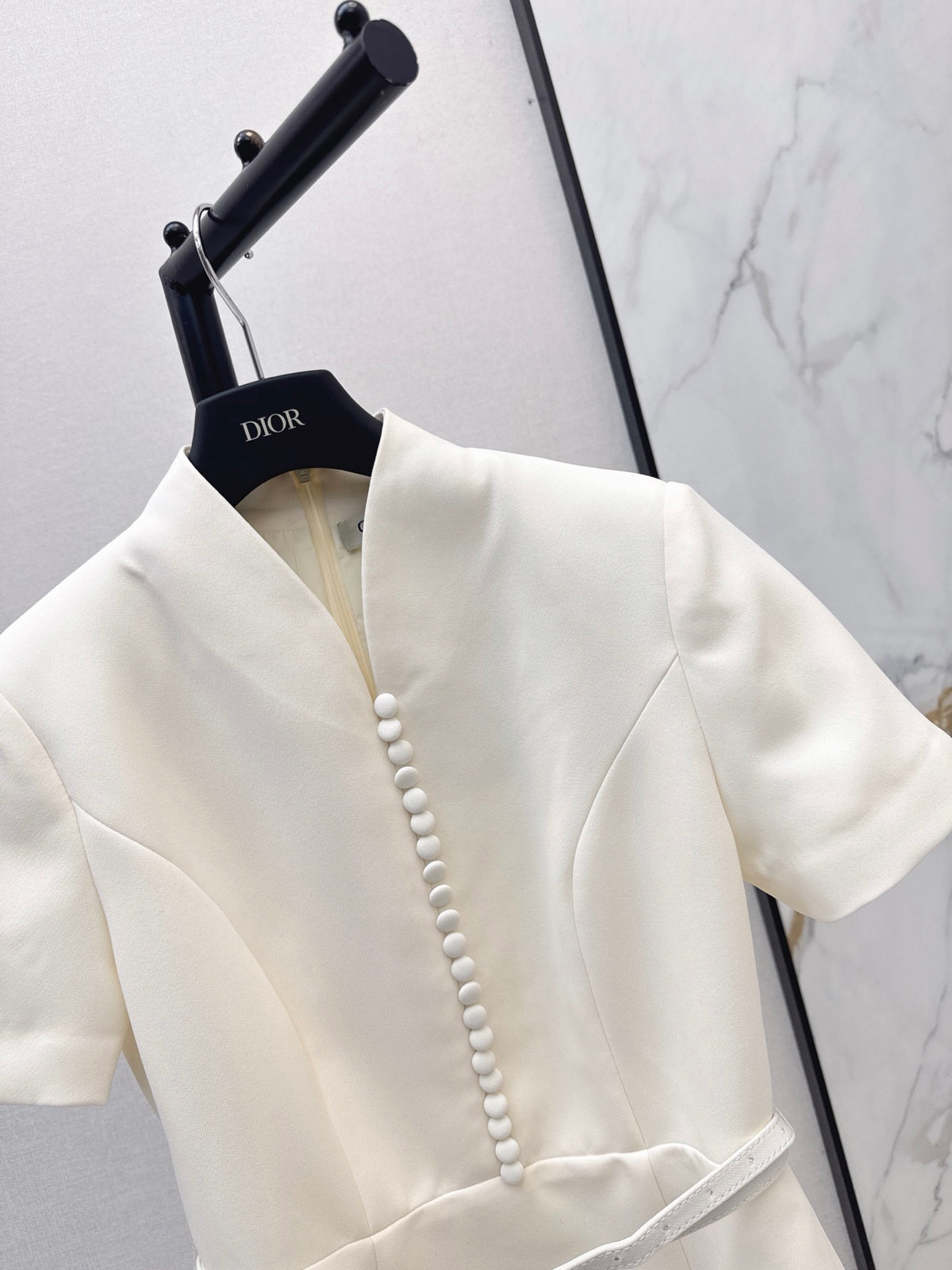26FW New Off-White Short-Sleeve Dress with Cinched Waist 🤍