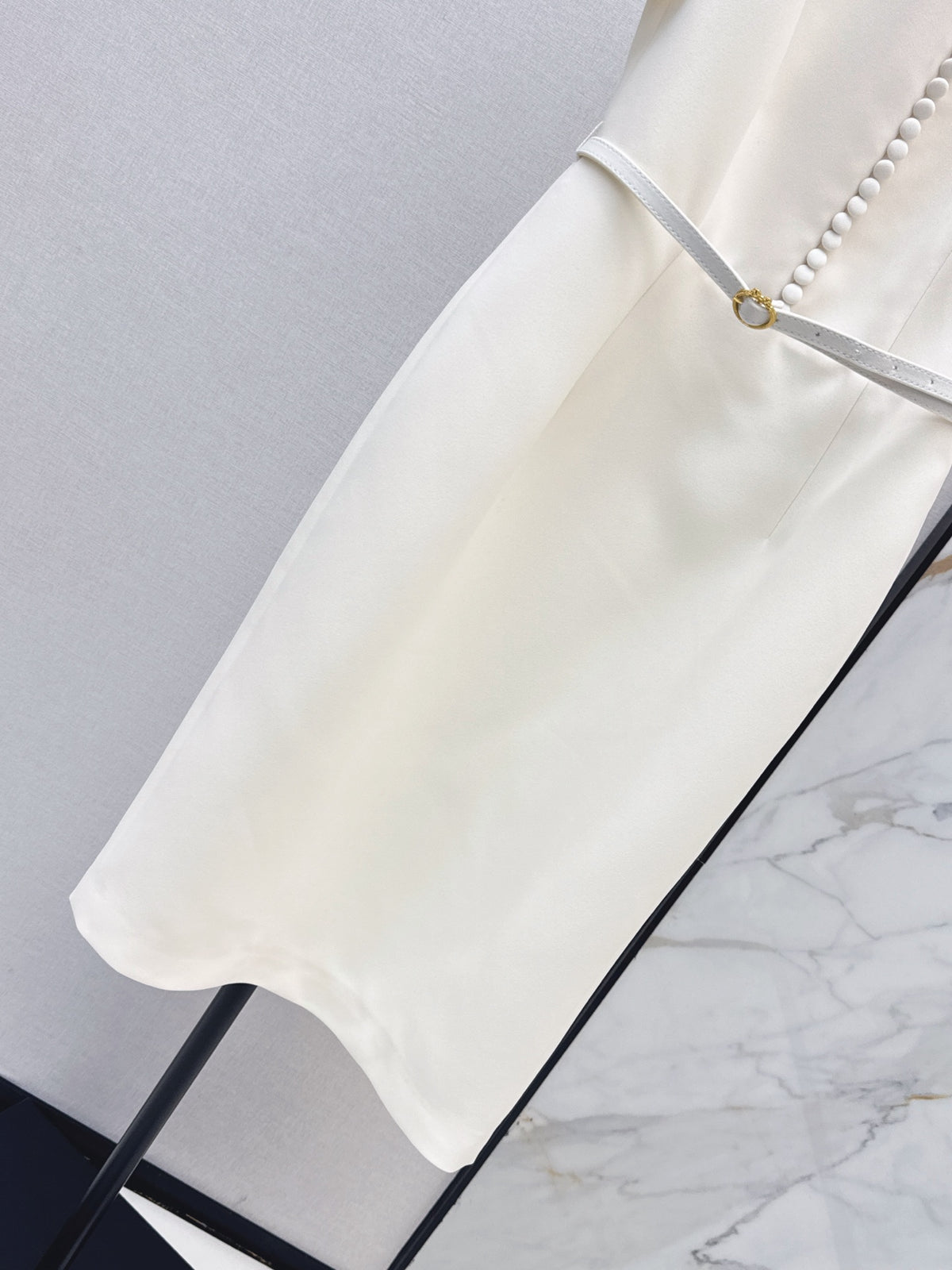 26FW New Off-White Short-Sleeve Dress with Cinched Waist 🤍
