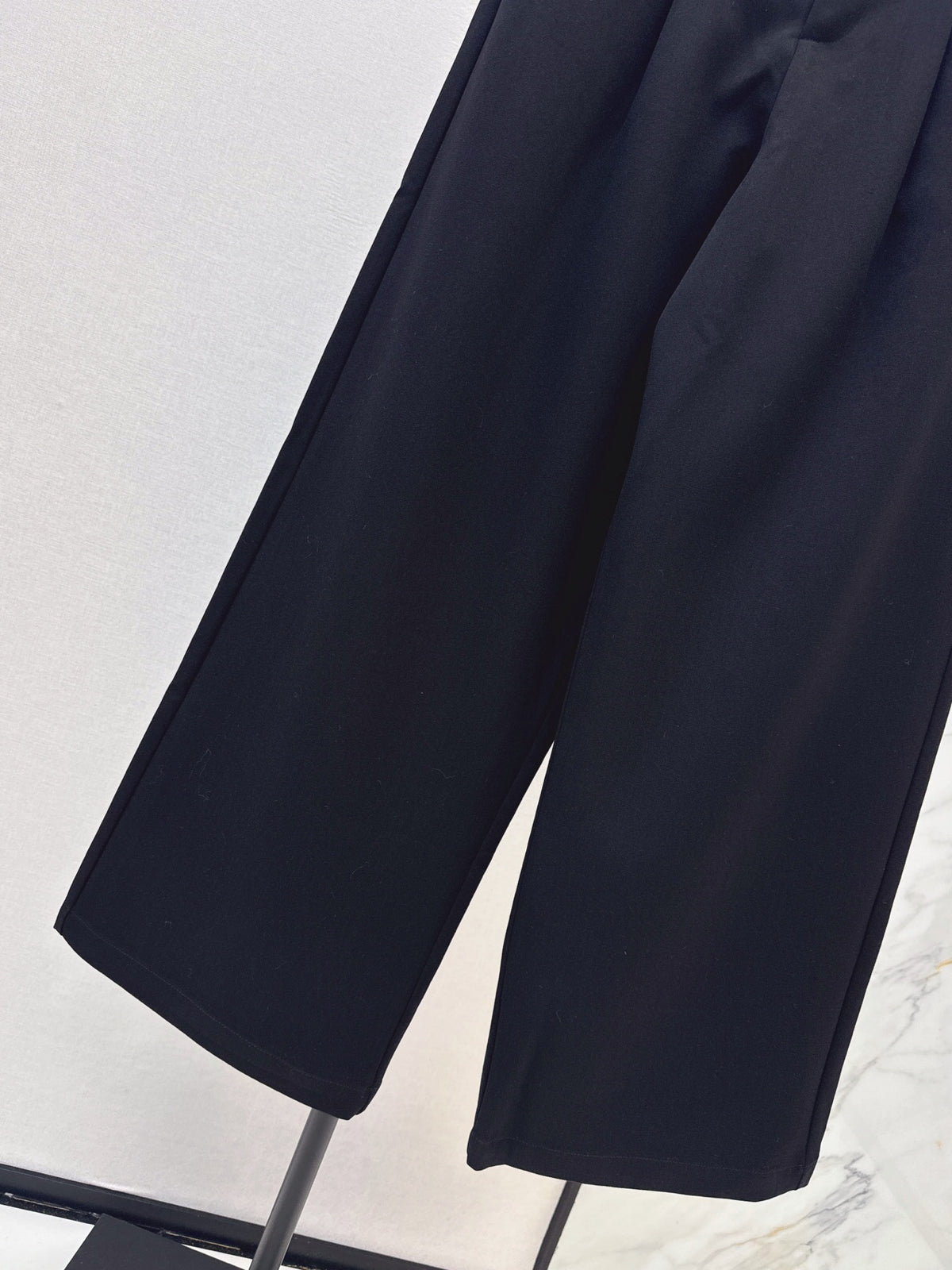 26FW New Straight-Leg Trousers with Hardware Detail 🖤