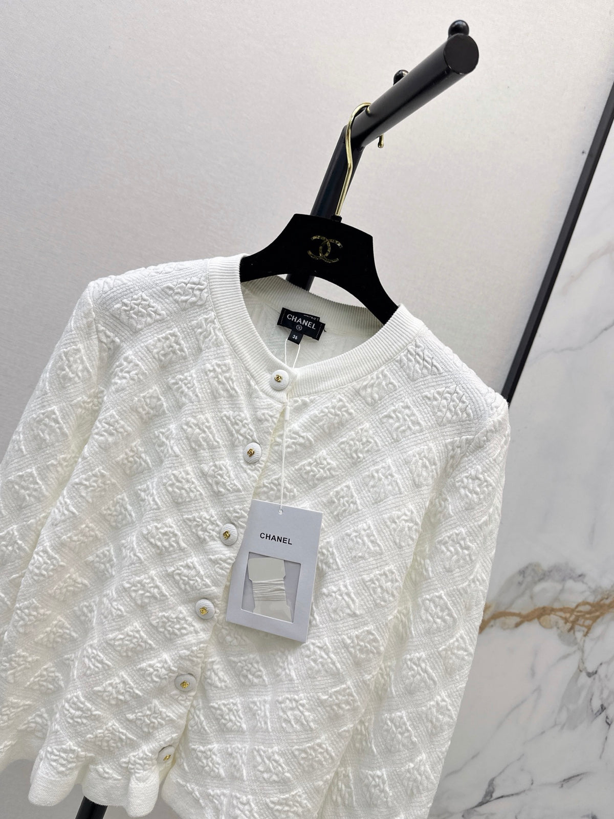26FW New Quilted-Pattern Knit Crew-Neck Cardigan 🤍