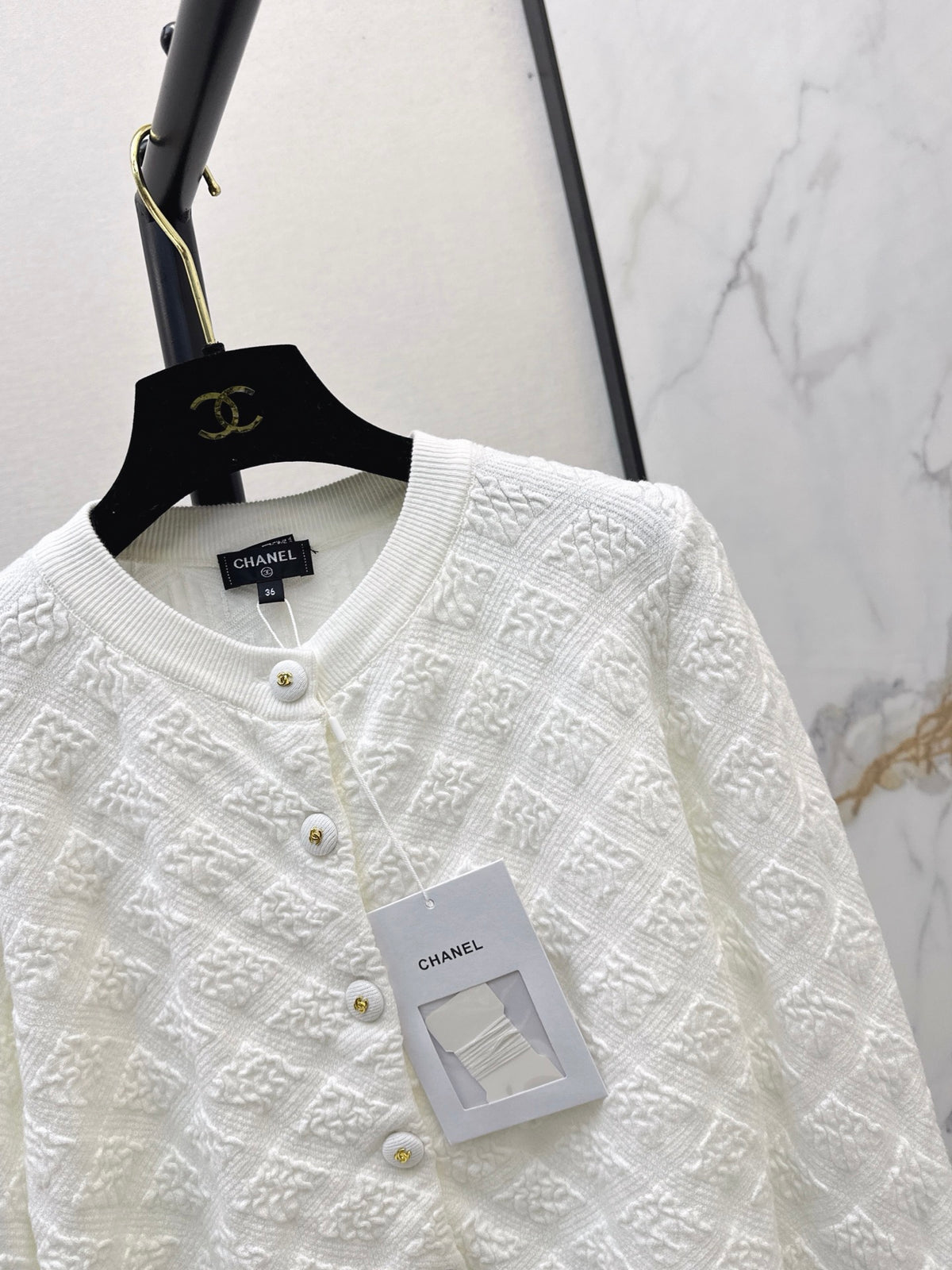 26FW New Quilted-Pattern Knit Crew-Neck Cardigan 🤍