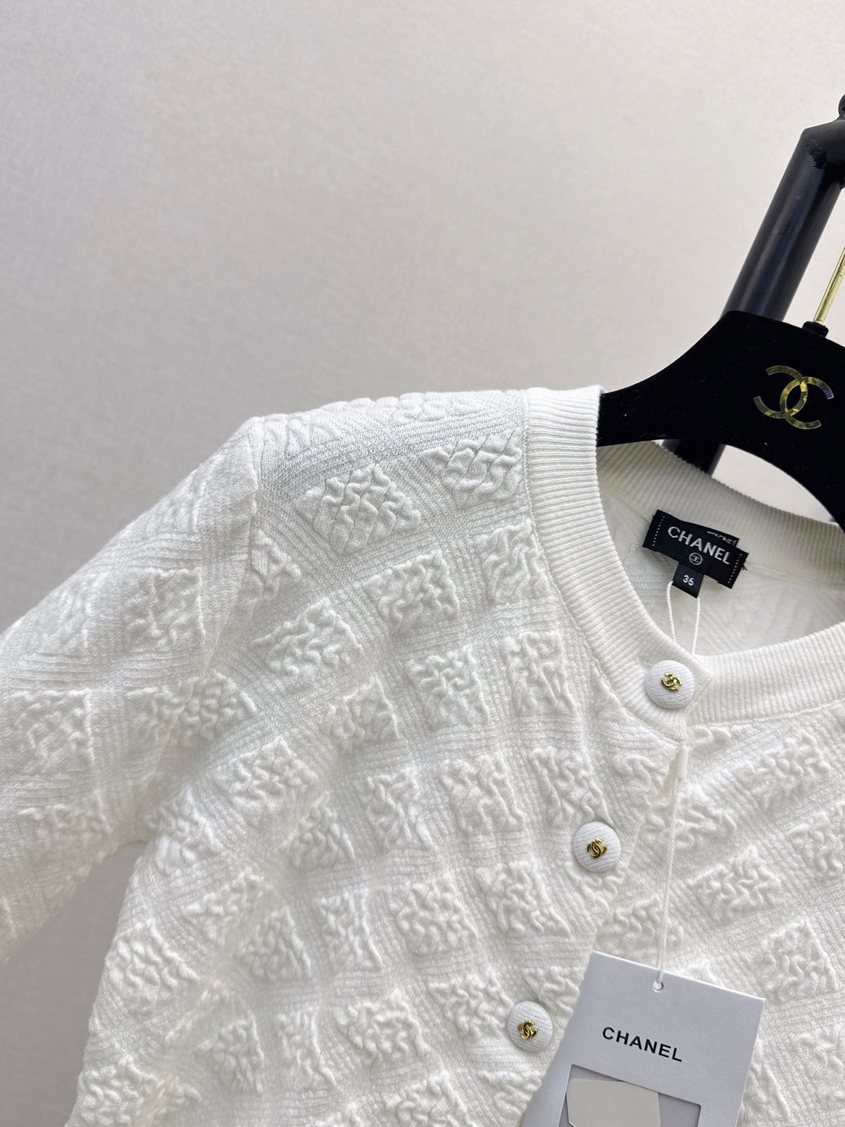 26FW New Quilted-Pattern Knit Crew-Neck Cardigan 🤍