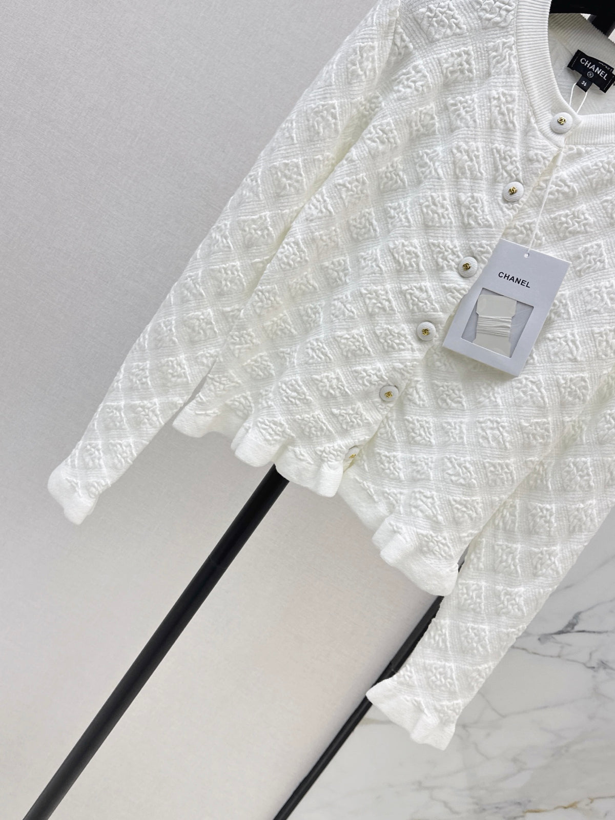 26FW New Quilted-Pattern Knit Crew-Neck Cardigan 🤍