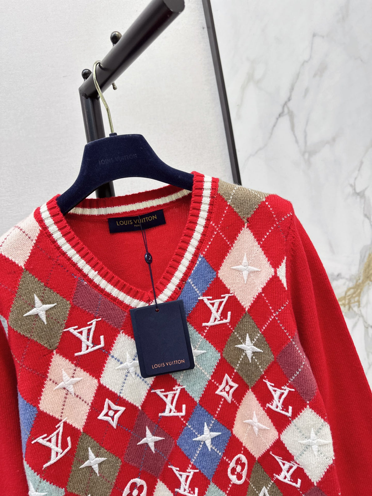 26FW New Quilted-Pattern V-Neck Knit Sweater 🖤