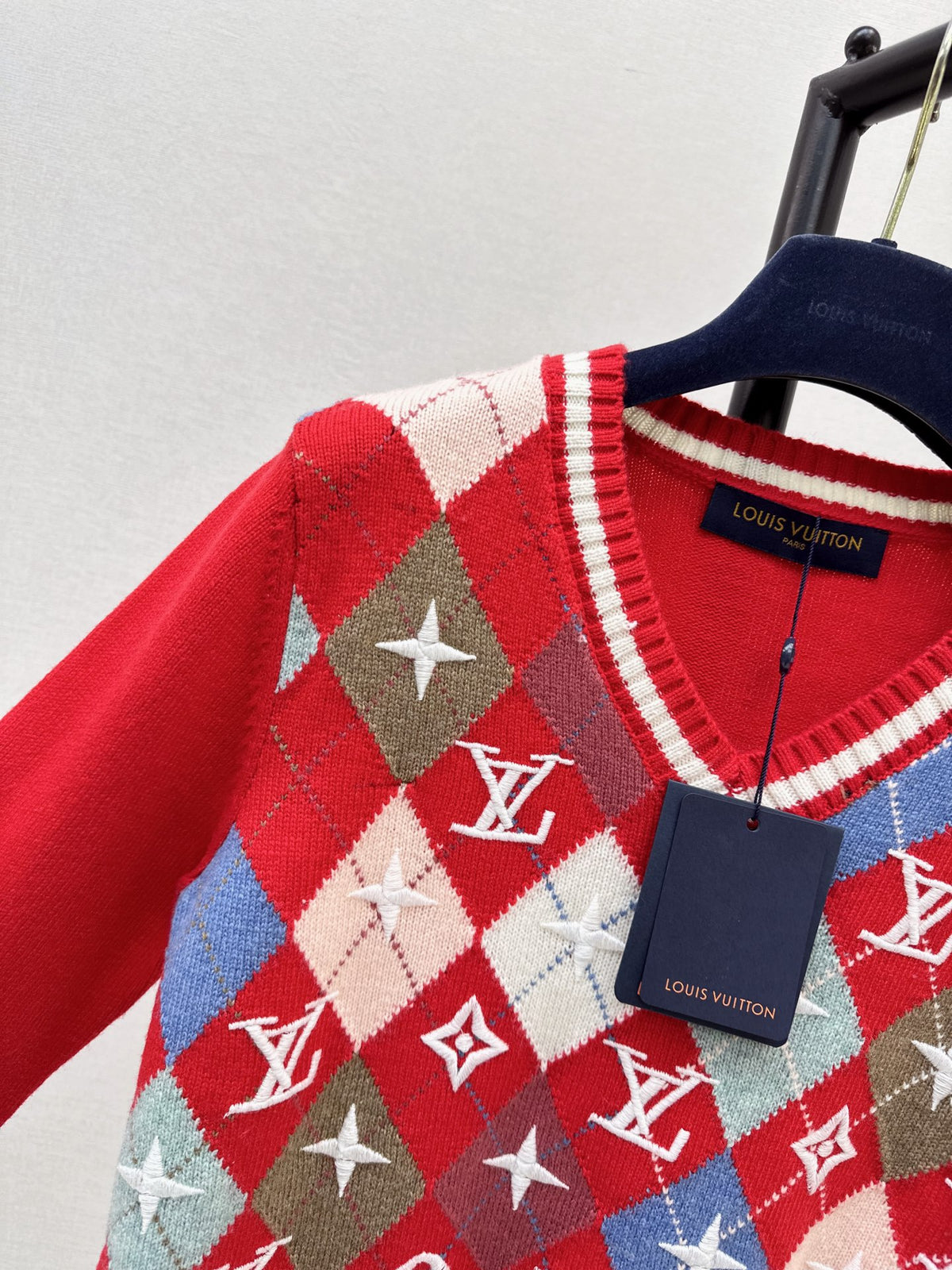 26FW New Quilted-Pattern V-Neck Knit Sweater 🖤