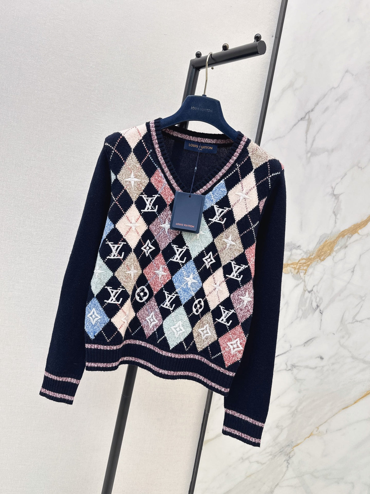 26FW New Quilted-Pattern V-Neck Knit Sweater 🖤
