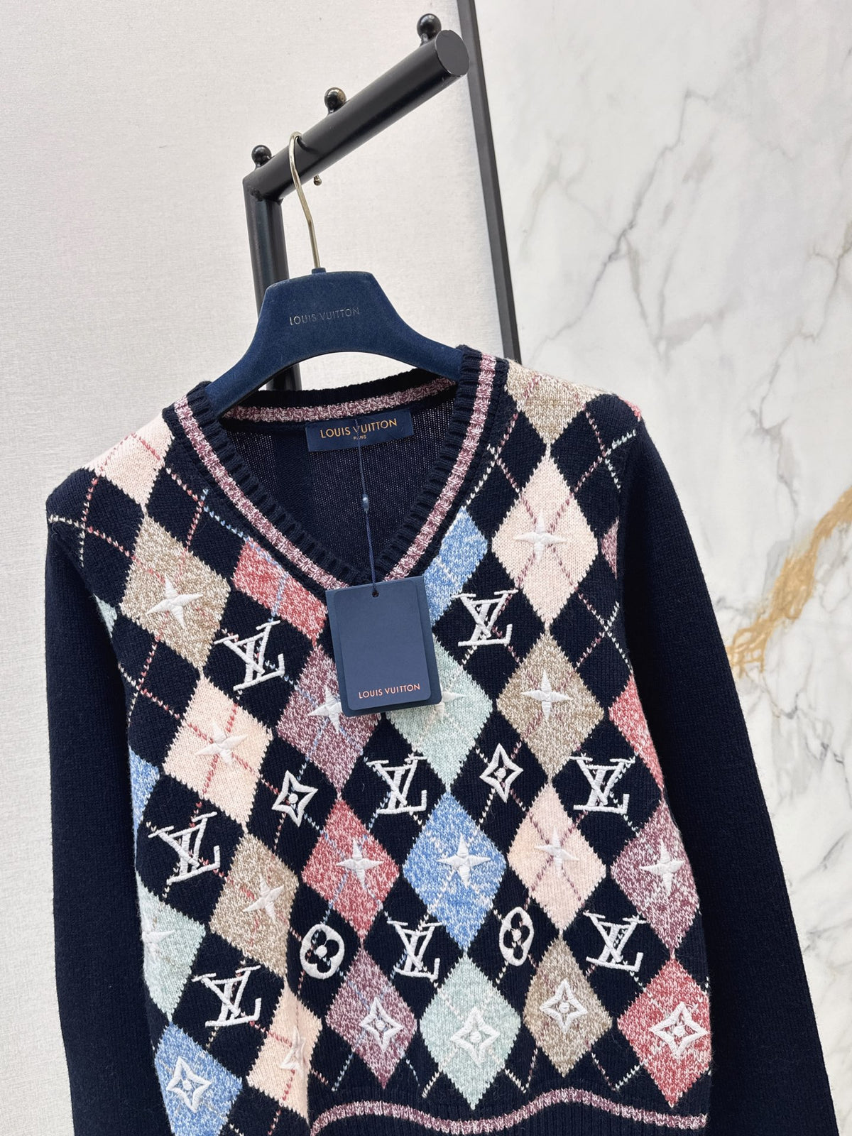 26FW New Quilted-Pattern V-Neck Knit Sweater 🖤