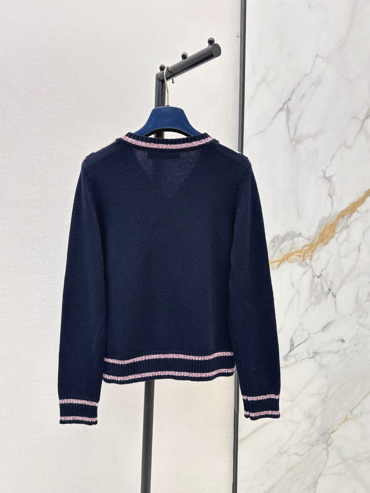 26FW New Quilted-Pattern V-Neck Knit Sweater 🖤
