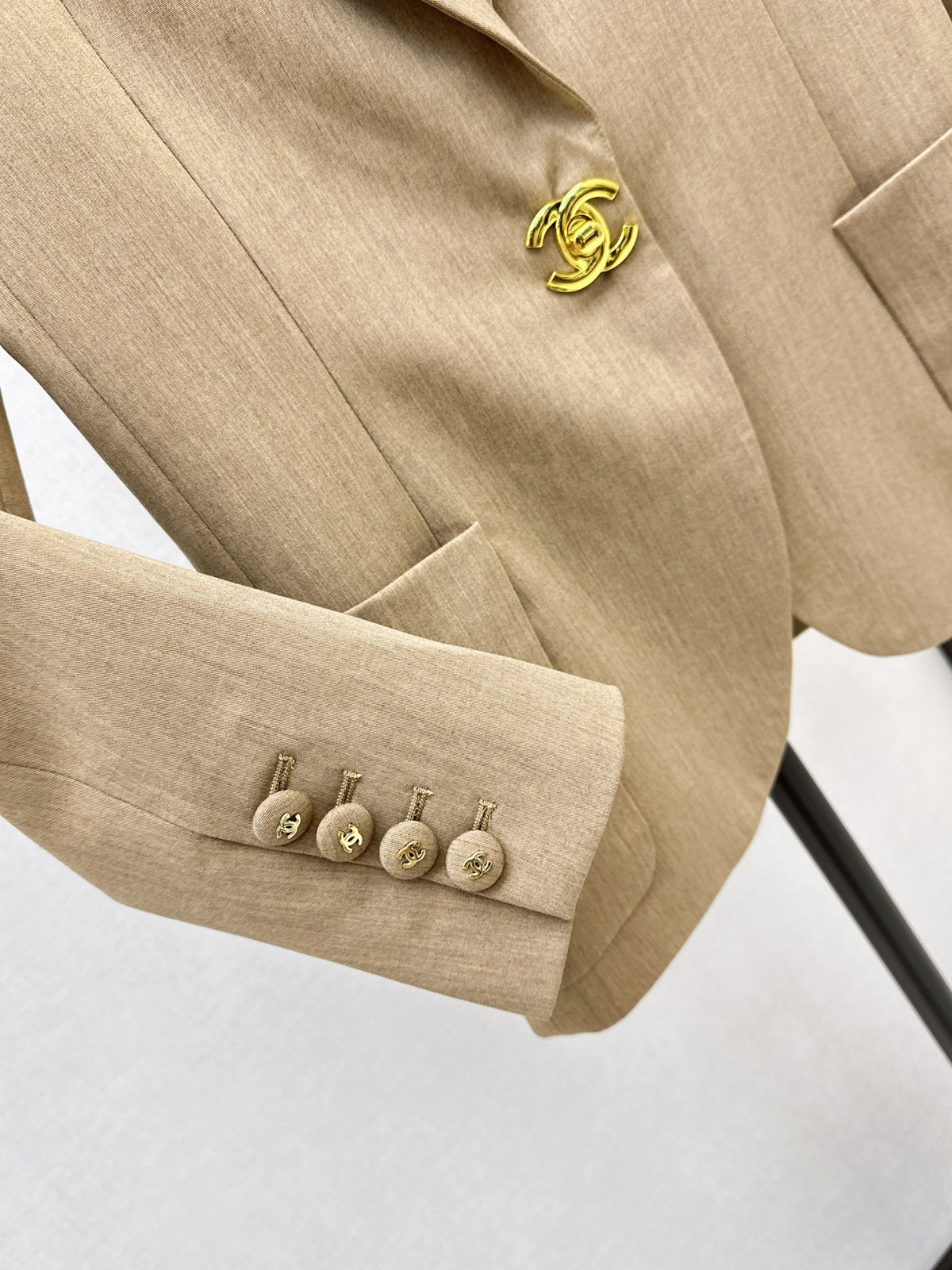 26FW New Blazer with Twisted Double-C Clasp 🤎