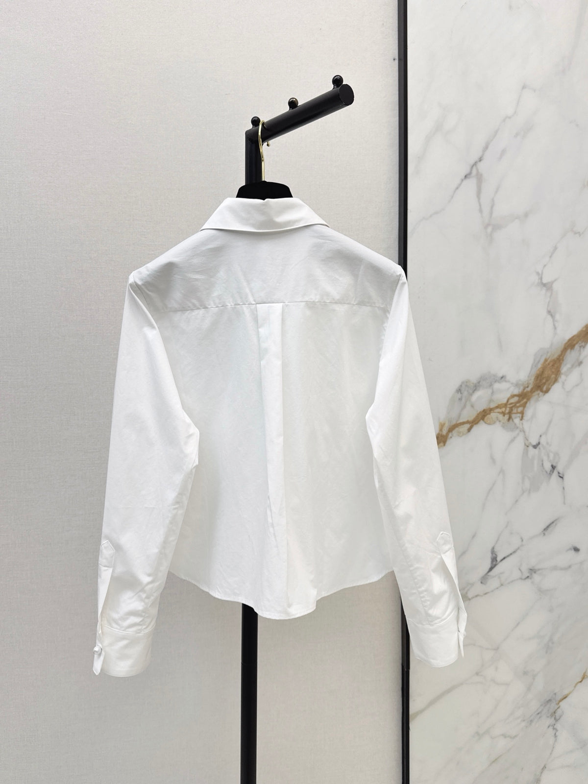 26FW New White Cropped Long-Sleeve Shirt 🤍