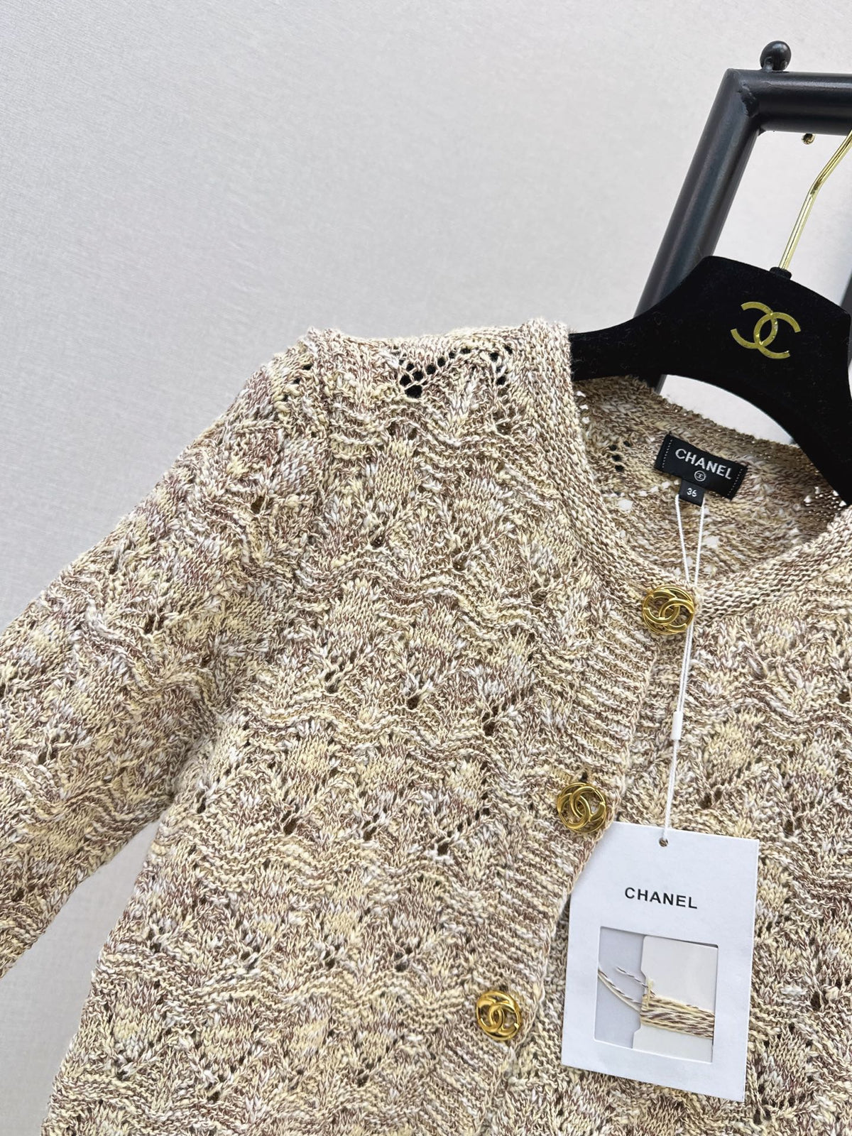 26FW New Cut-out Crew-neck Cardigan 💛
