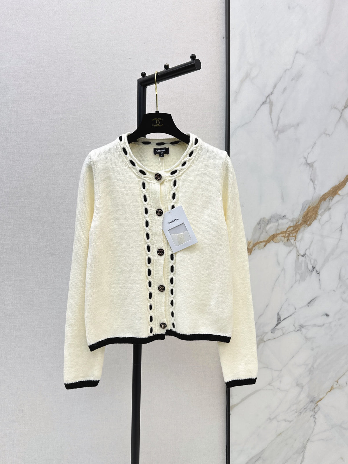 26FW New Crew-Neck Cardigan with Contrast Trim 🤍