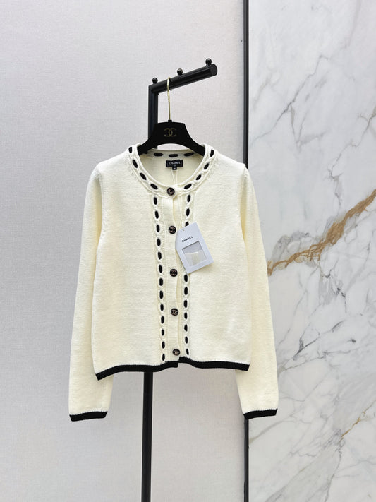 26FW New Crew-Neck Cardigan with Contrast Trim 🤍