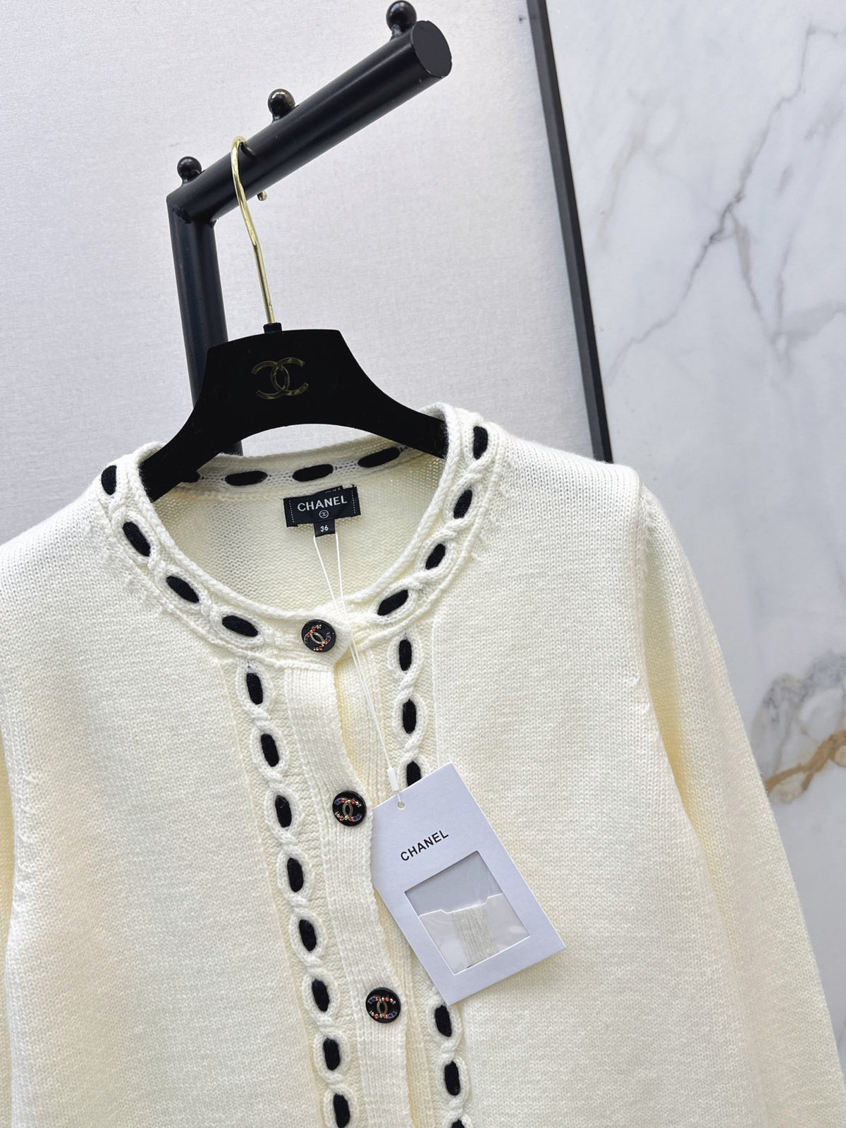 26FW New Crew-Neck Cardigan with Contrast Trim 🤍