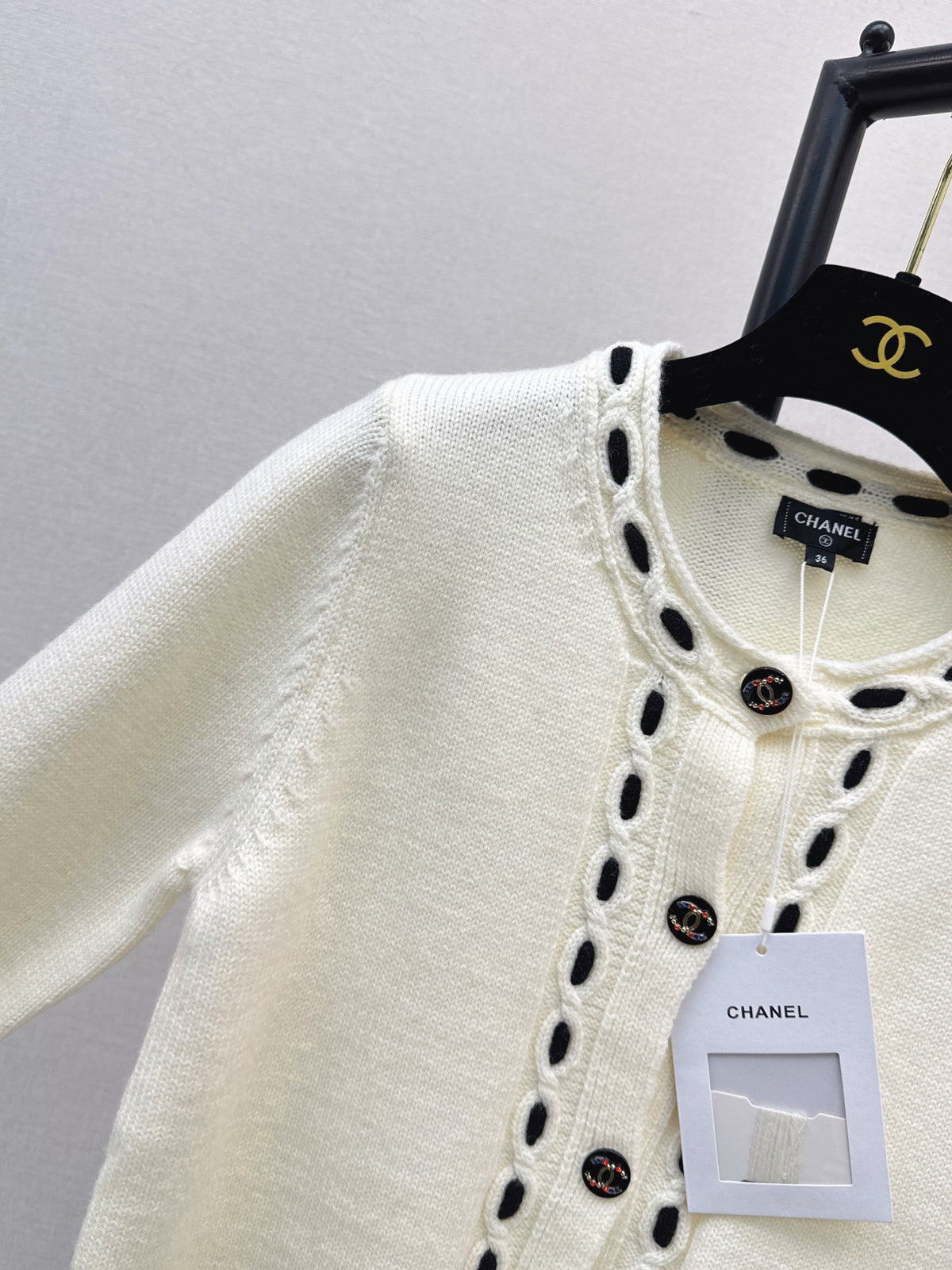 26FW New Crew-Neck Cardigan with Contrast Trim 🤍