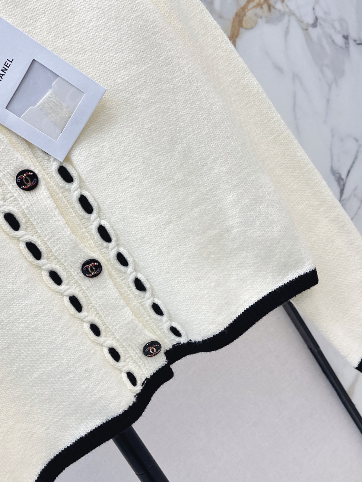 26FW New Crew-Neck Cardigan with Contrast Trim 🤍