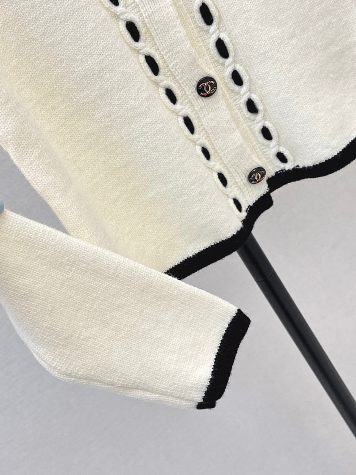 26FW New Crew-Neck Cardigan with Contrast Trim 🤍