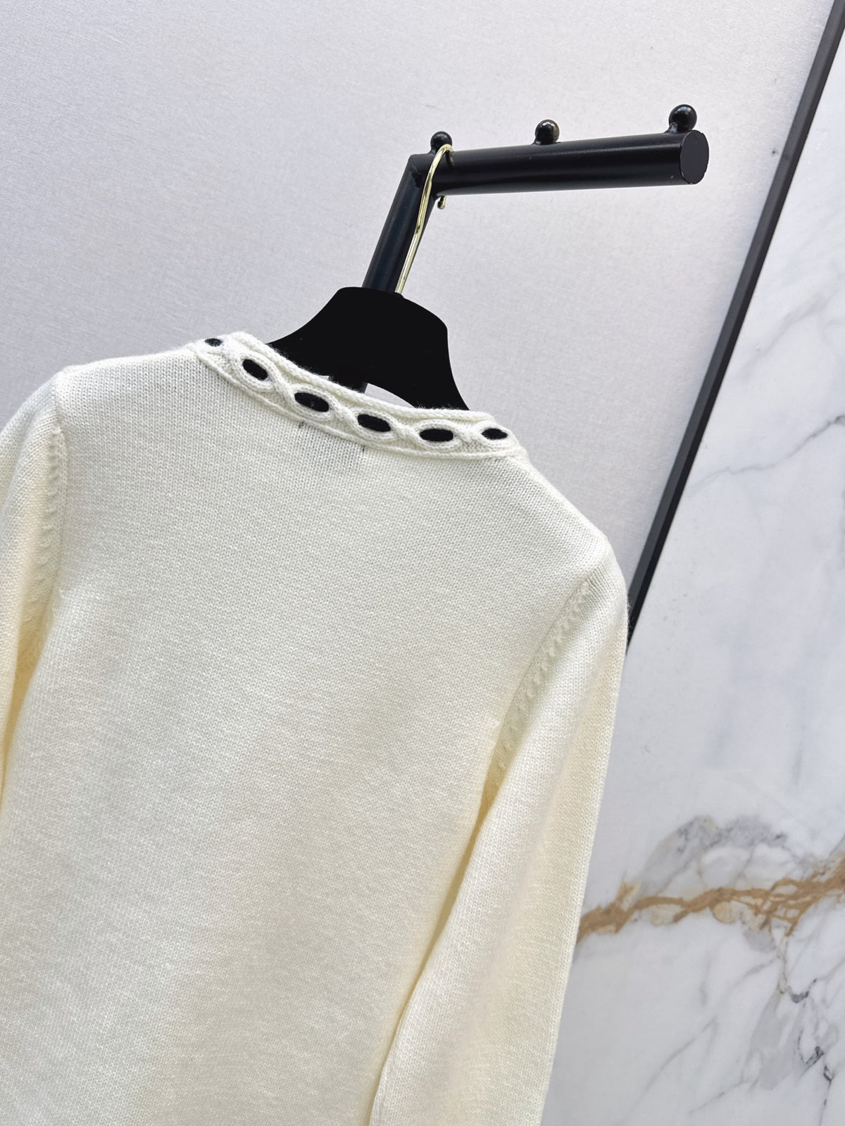 26FW New Crew-Neck Cardigan with Contrast Trim 🤍
