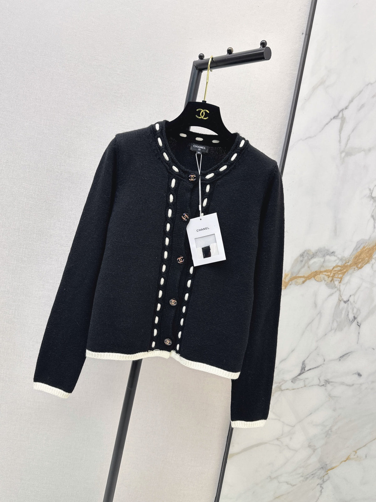 26FW New Crew-Neck Cardigan with Contrast Trim 🤍