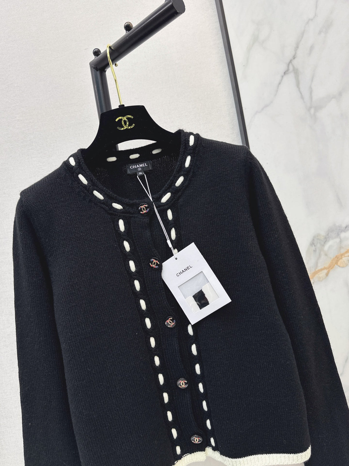 26FW New Crew-Neck Cardigan with Contrast Trim 🤍