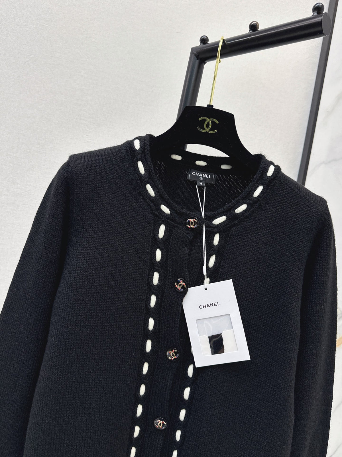 26FW New Crew-Neck Cardigan with Contrast Trim 🤍