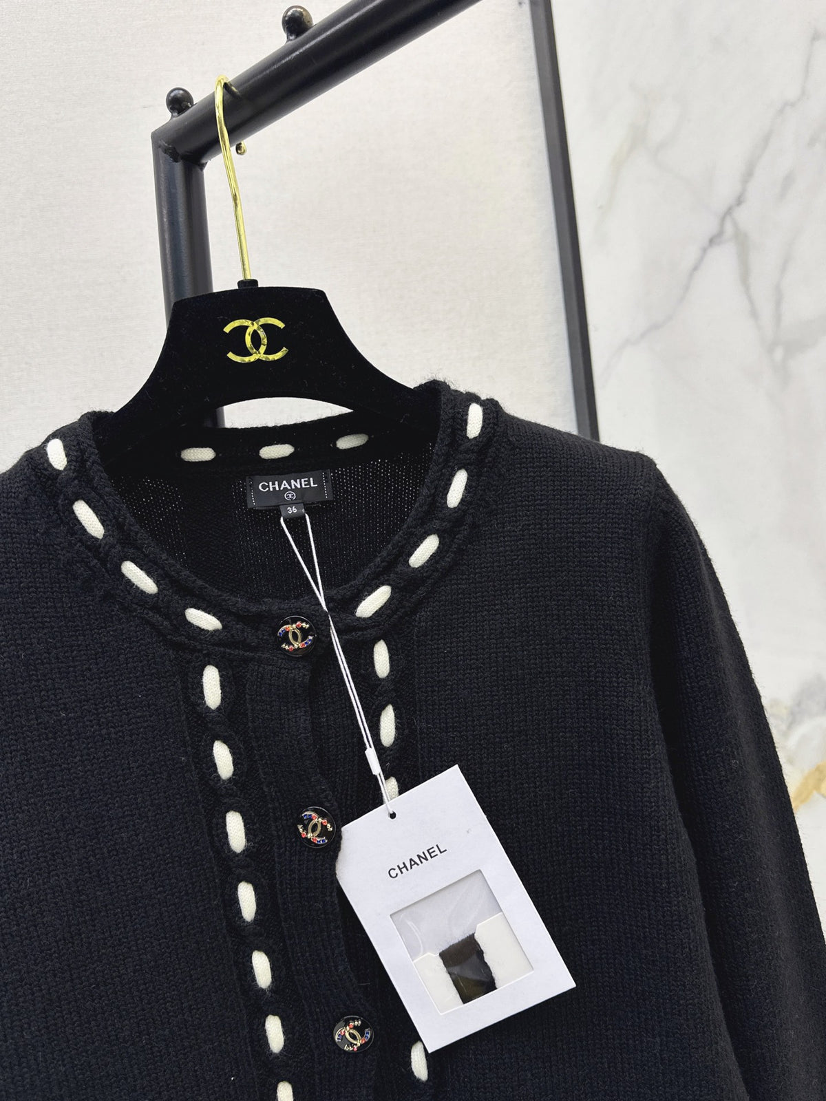 26FW New Crew-Neck Cardigan with Contrast Trim 🤍