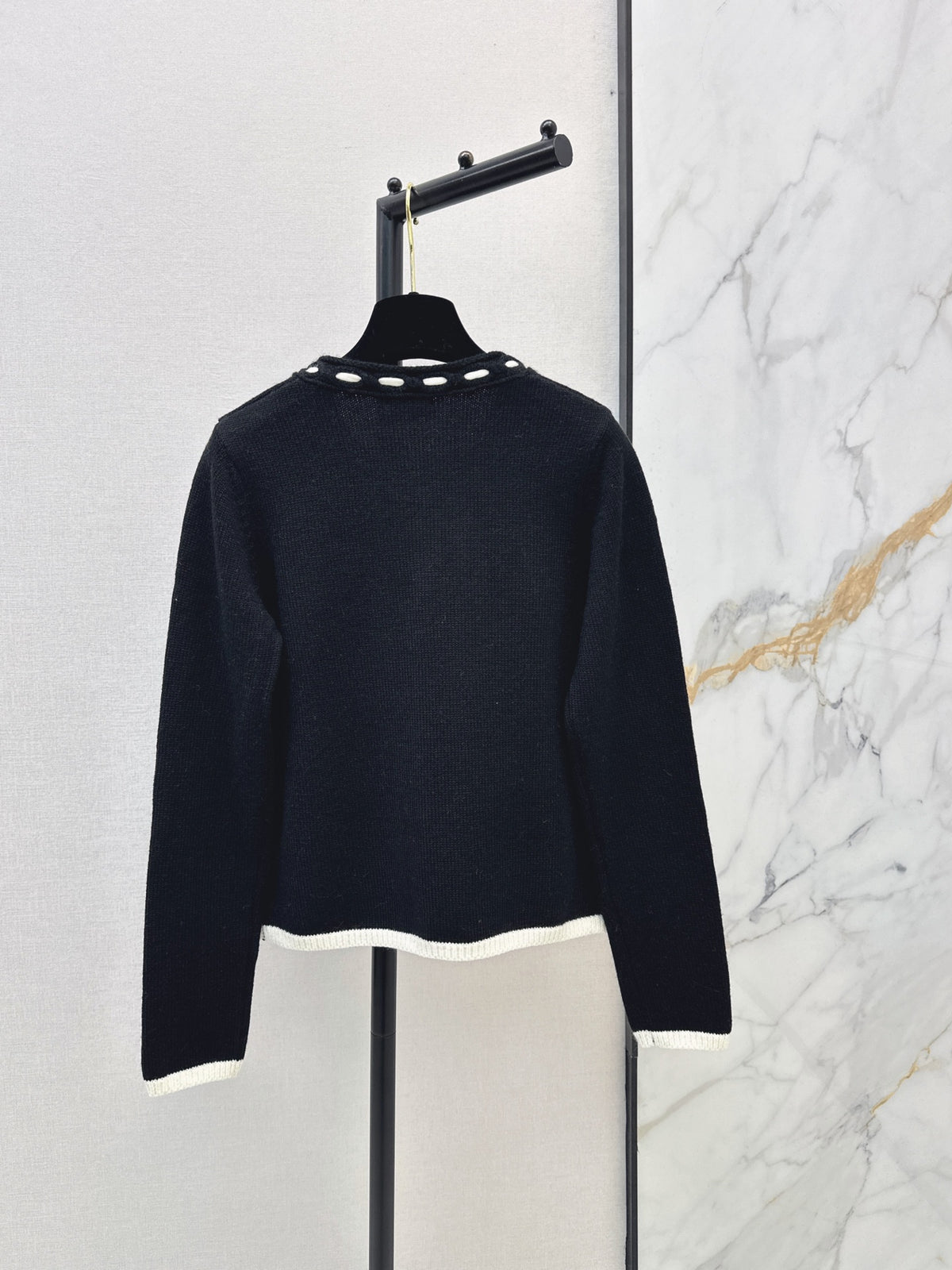 26FW New Crew-Neck Cardigan with Contrast Trim 🤍