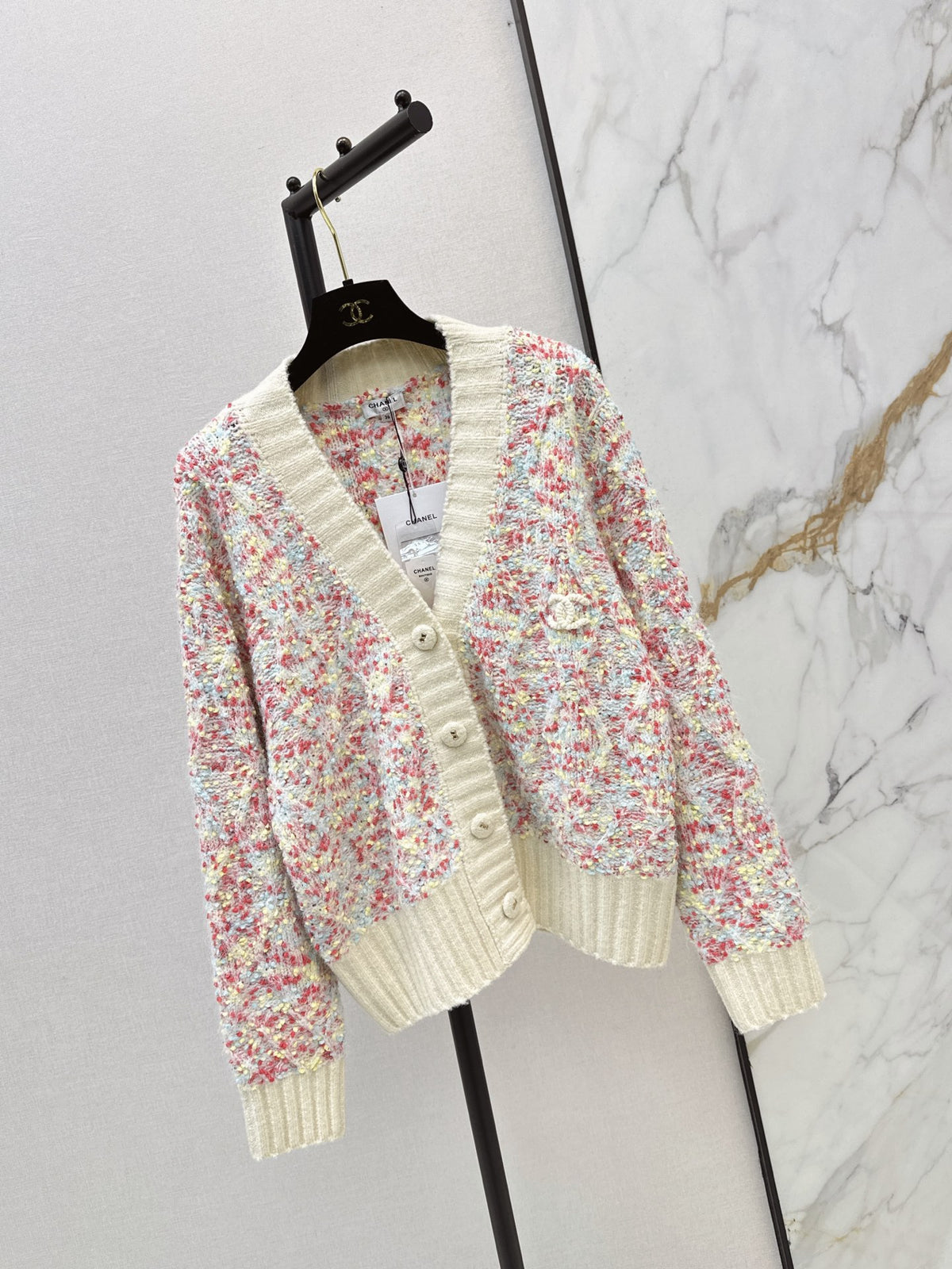 26FW New V-Neck Long-Sleeve Cardigan in Multi-Colored Yarn 🖤