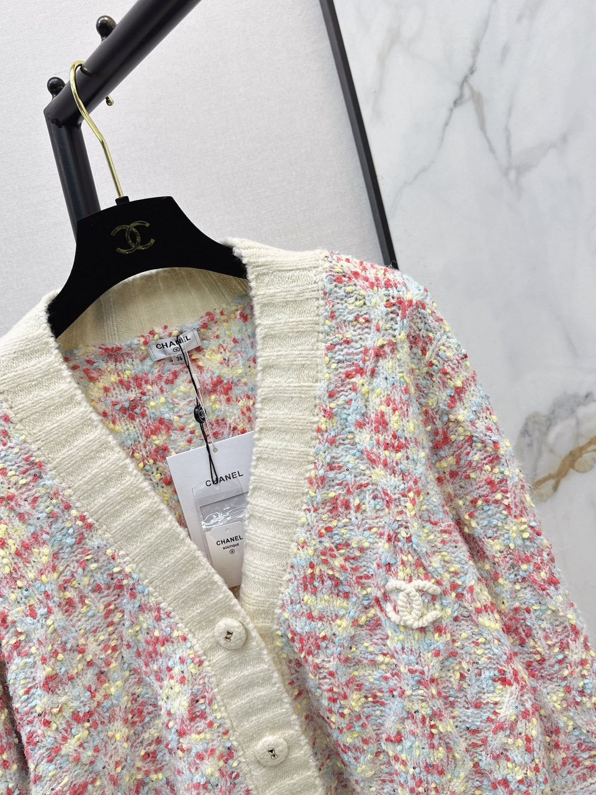 26FW New V-Neck Long-Sleeve Cardigan in Multi-Colored Yarn 🖤