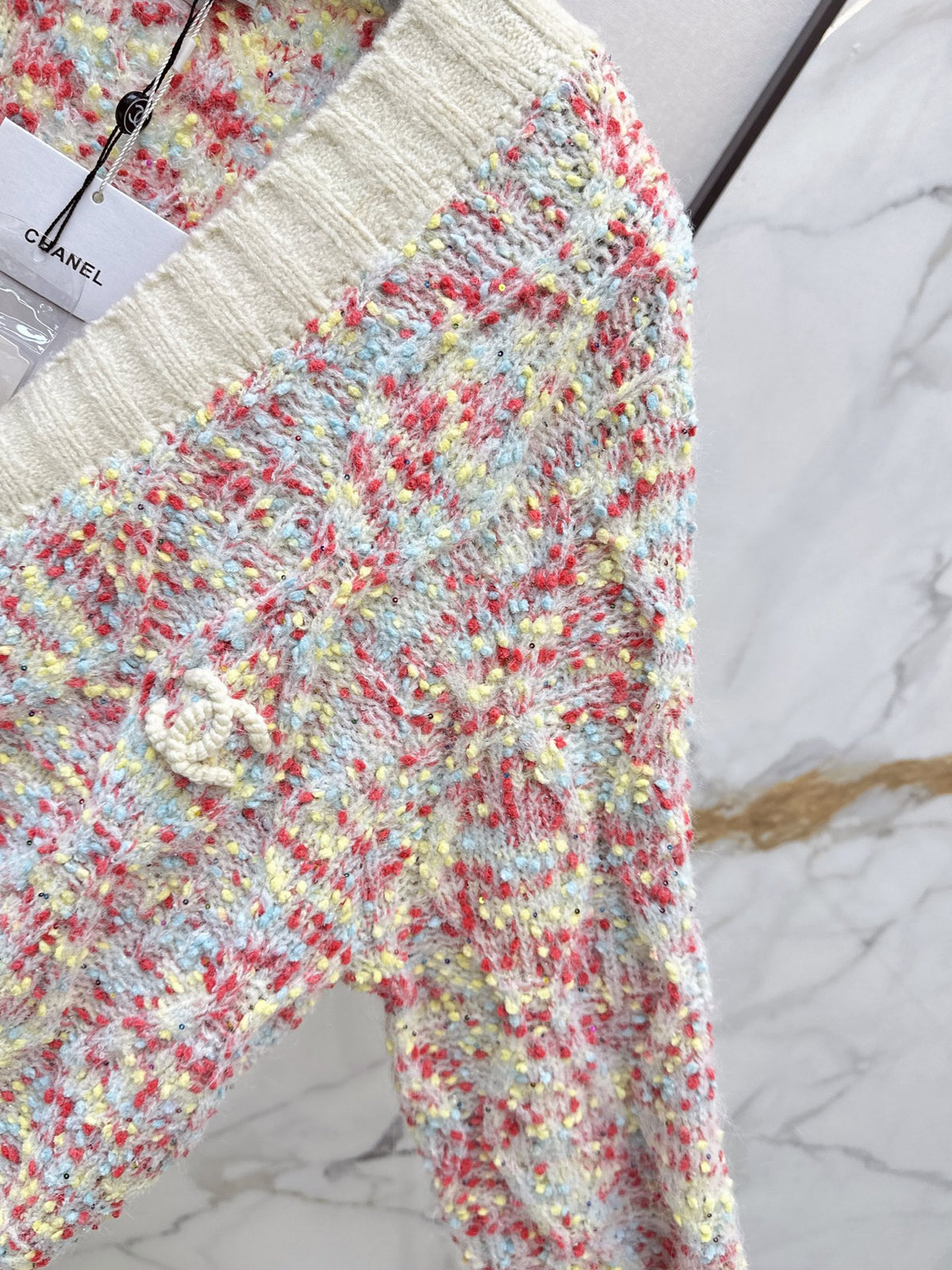 26FW New V-Neck Long-Sleeve Cardigan in Multi-Colored Yarn 🖤