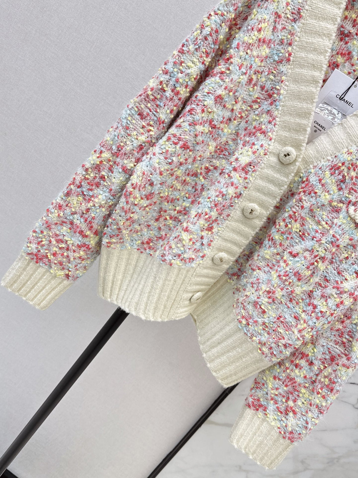 26FW New V-Neck Long-Sleeve Cardigan in Multi-Colored Yarn 🖤