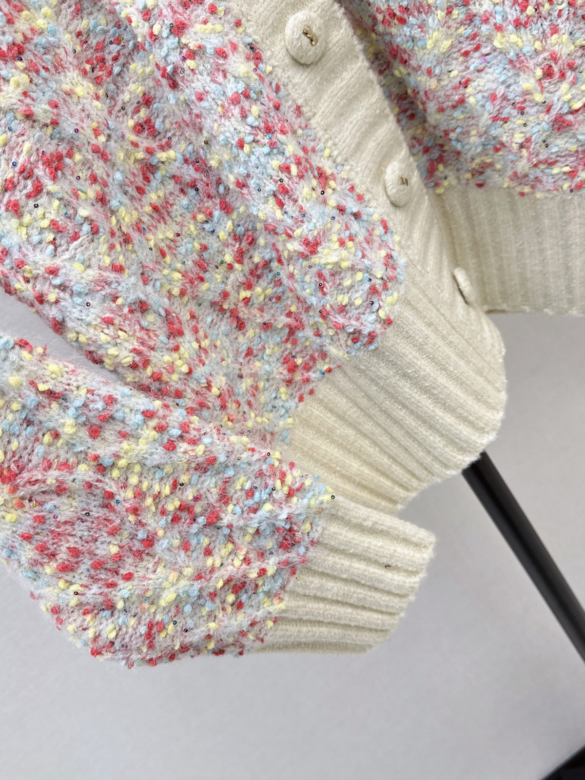 26FW New V-Neck Long-Sleeve Cardigan in Multi-Colored Yarn 🖤