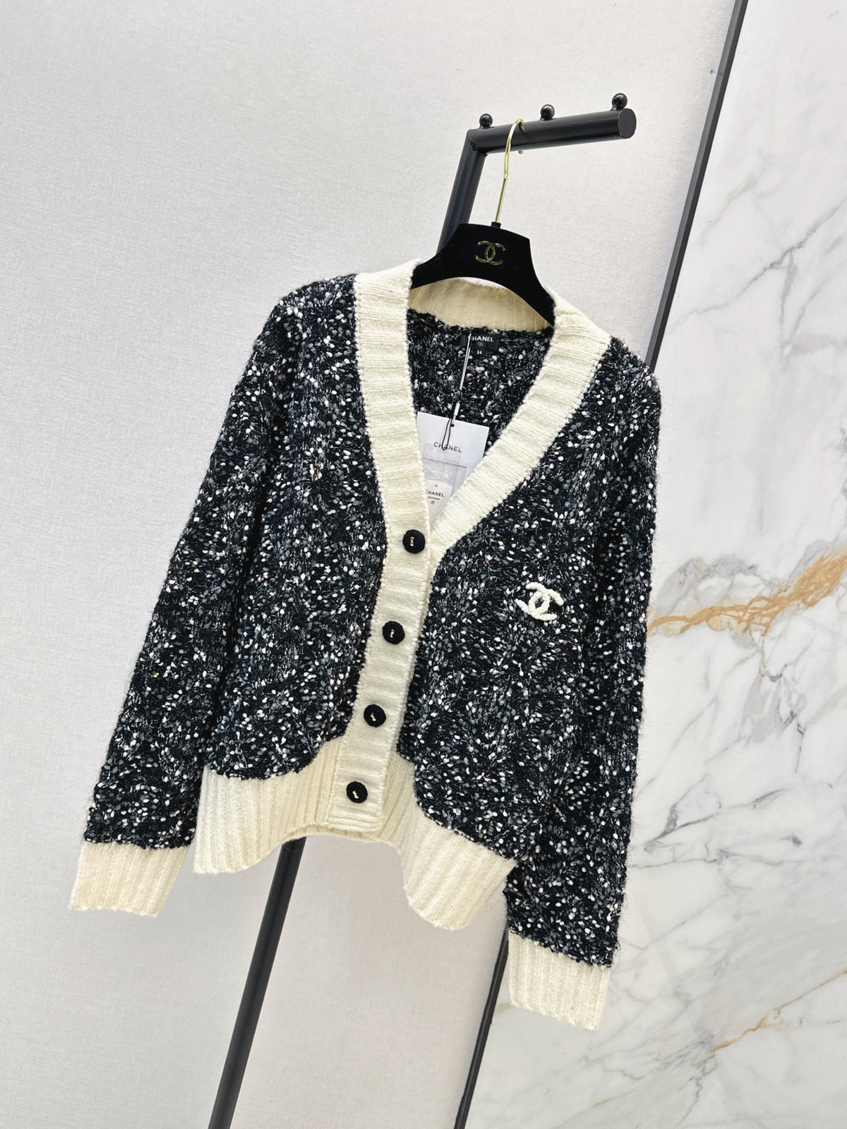 26FW New V-Neck Long-Sleeve Cardigan in Multi-Colored Yarn 🖤