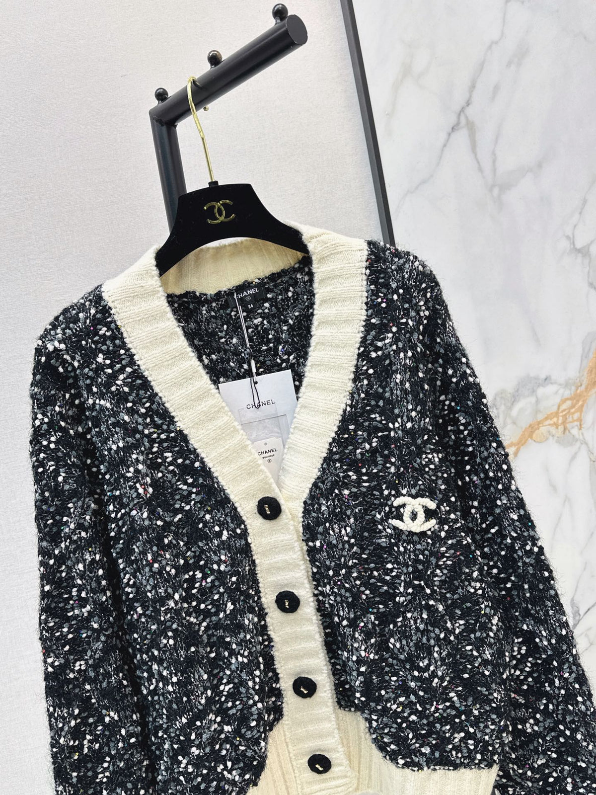 26FW New V-Neck Long-Sleeve Cardigan in Multi-Colored Yarn 🖤