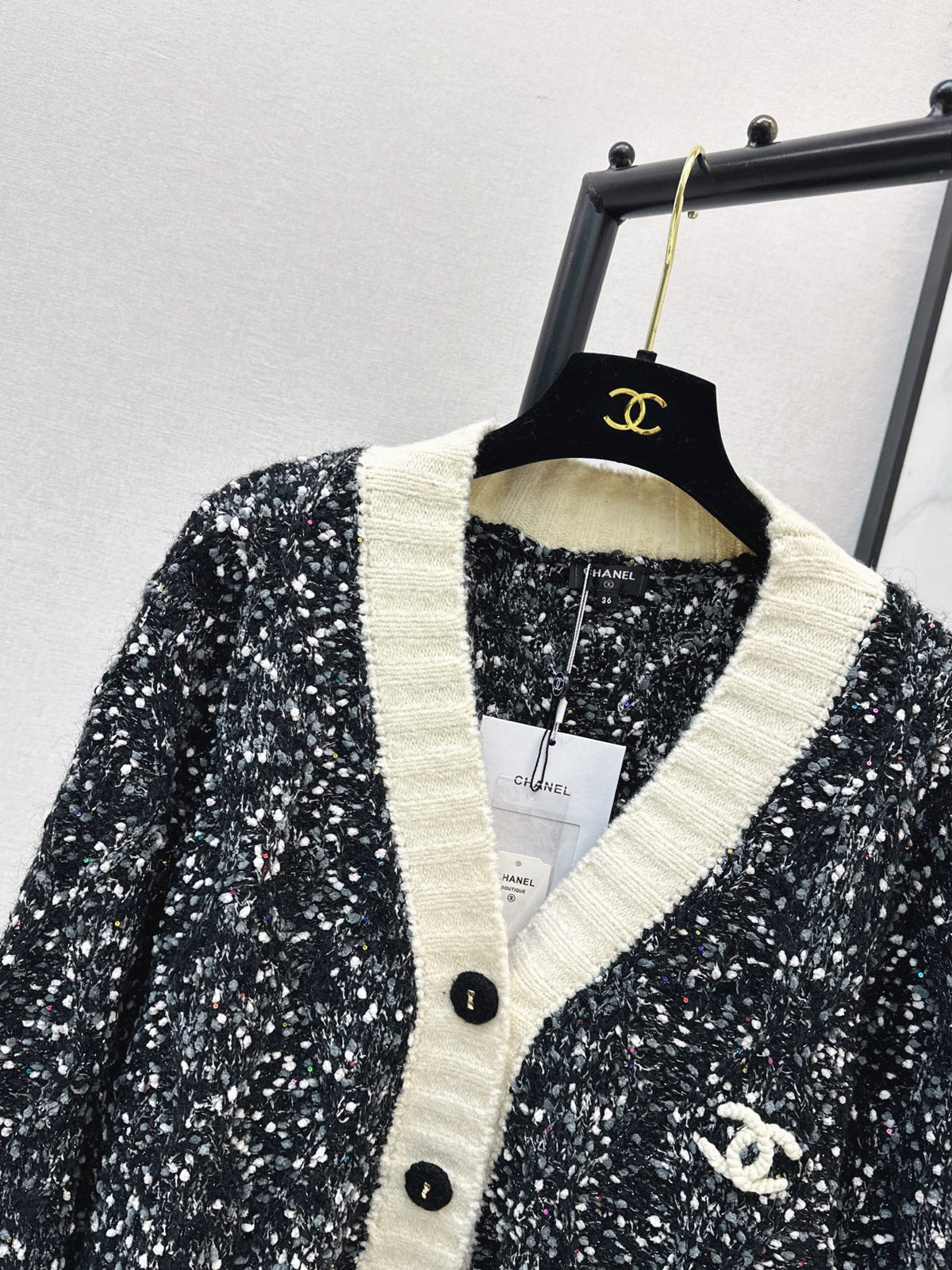 26FW New V-Neck Long-Sleeve Cardigan in Multi-Colored Yarn 🖤