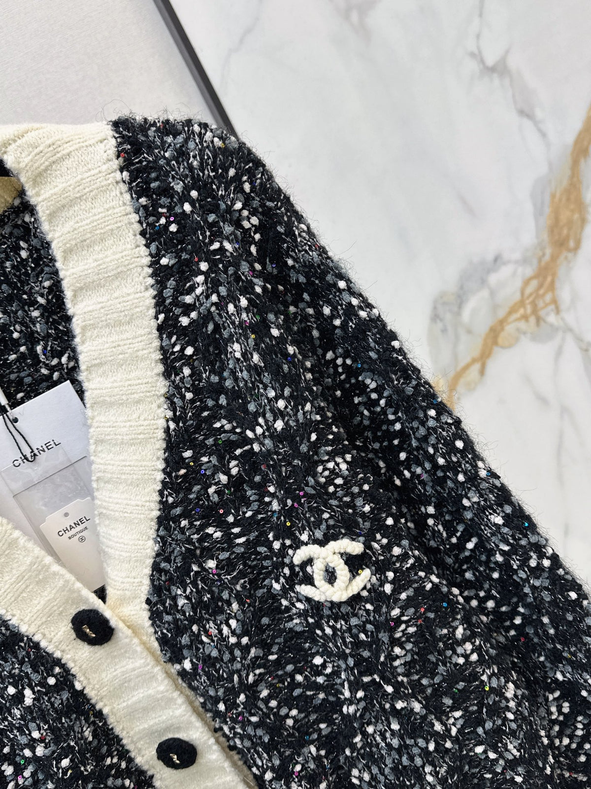 26FW New V-Neck Long-Sleeve Cardigan in Multi-Colored Yarn 🖤
