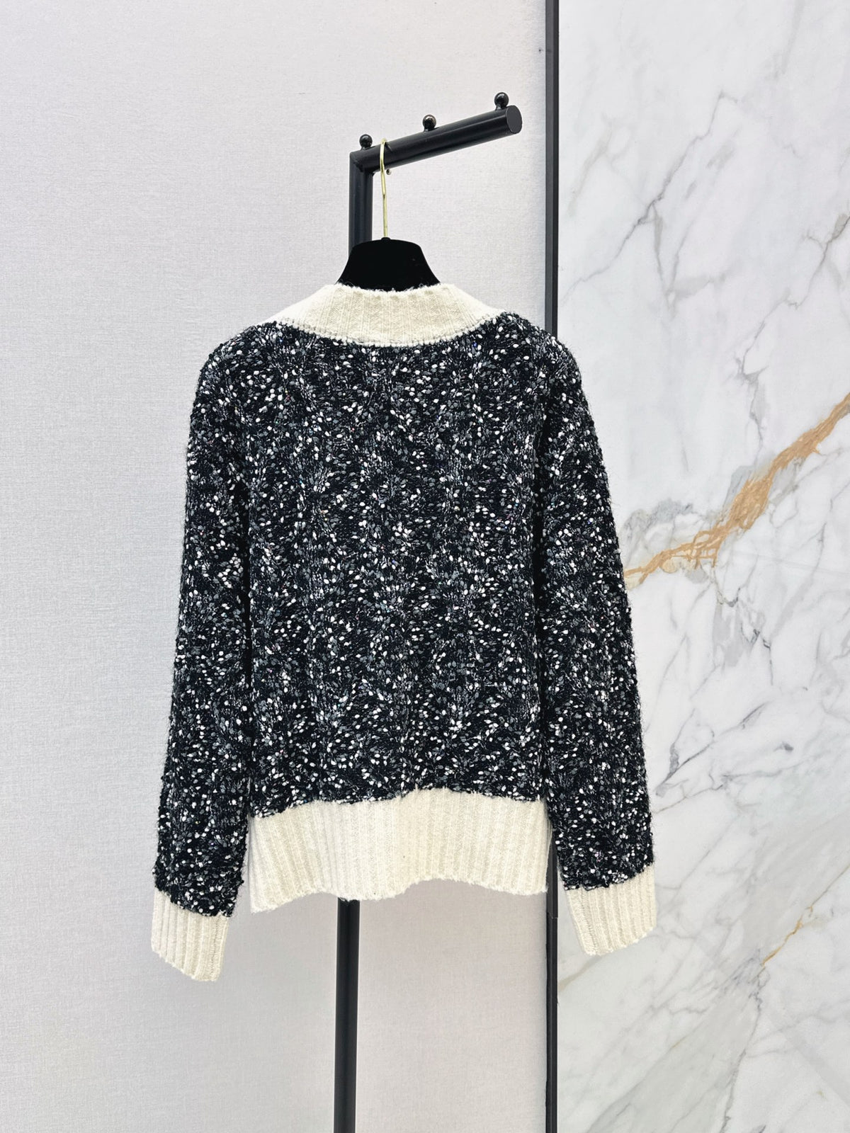 26FW New V-Neck Long-Sleeve Cardigan in Multi-Colored Yarn 🖤
