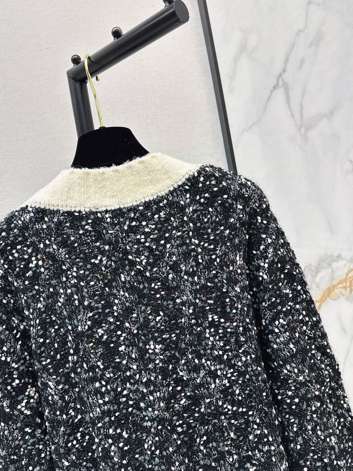26FW New V-Neck Long-Sleeve Cardigan in Multi-Colored Yarn 🖤