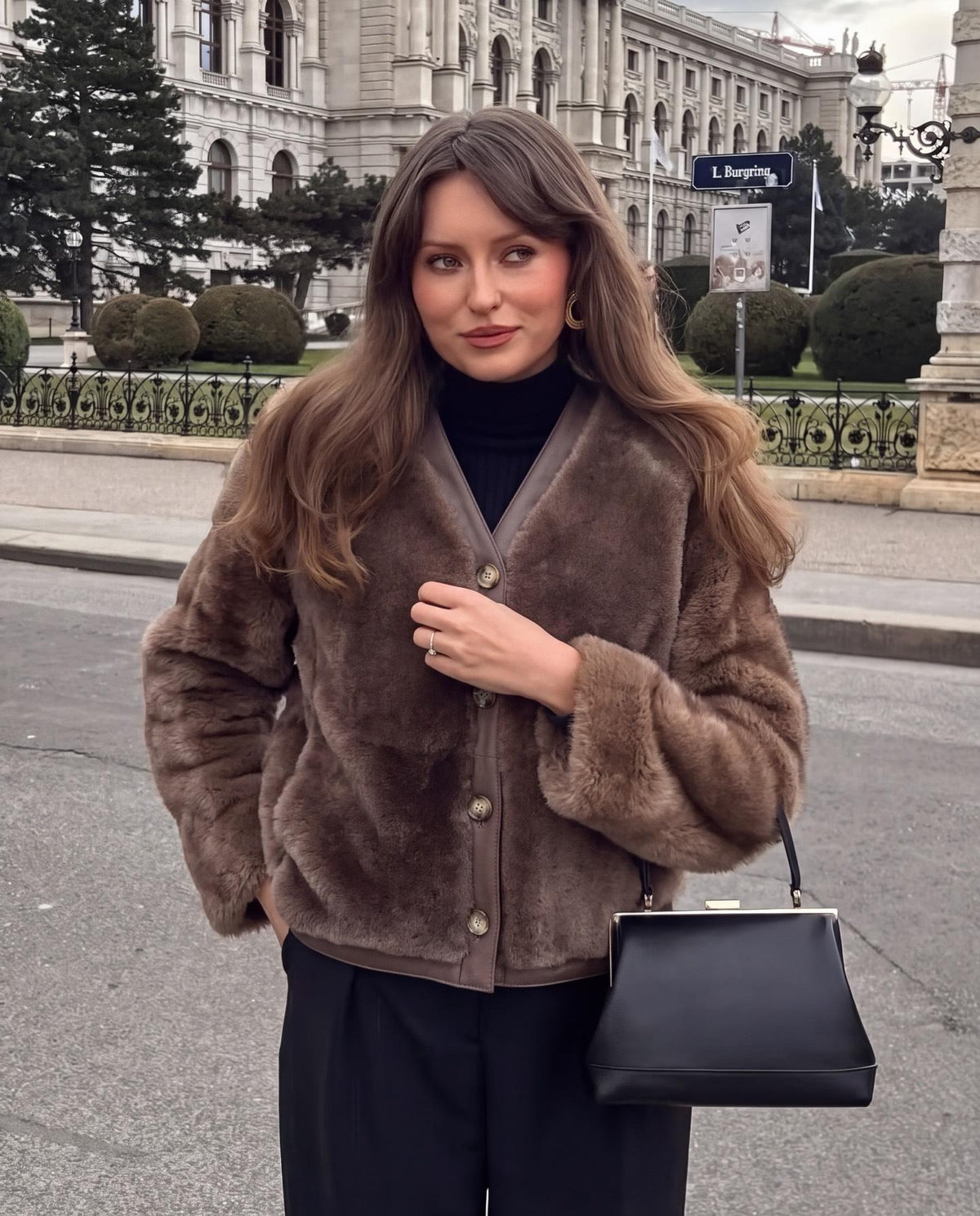 26FW New: Alpine Shearling V-Neck Oversized Jacket 🤎