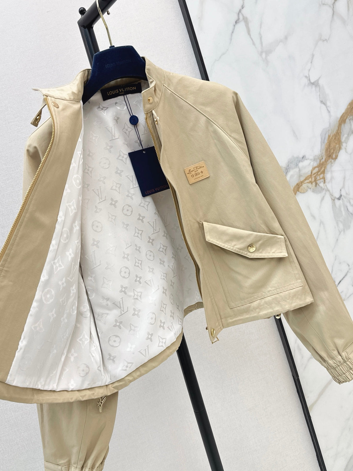 26FW New Stand-Collar Jacket with Dual Pocket Detail 🤎