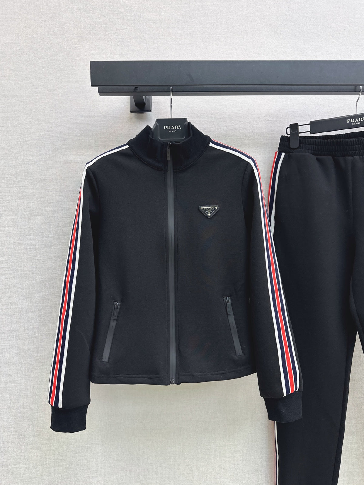 26FW New: Stand-collar jacket + elastic-waist casual trousers = casual set 🖤