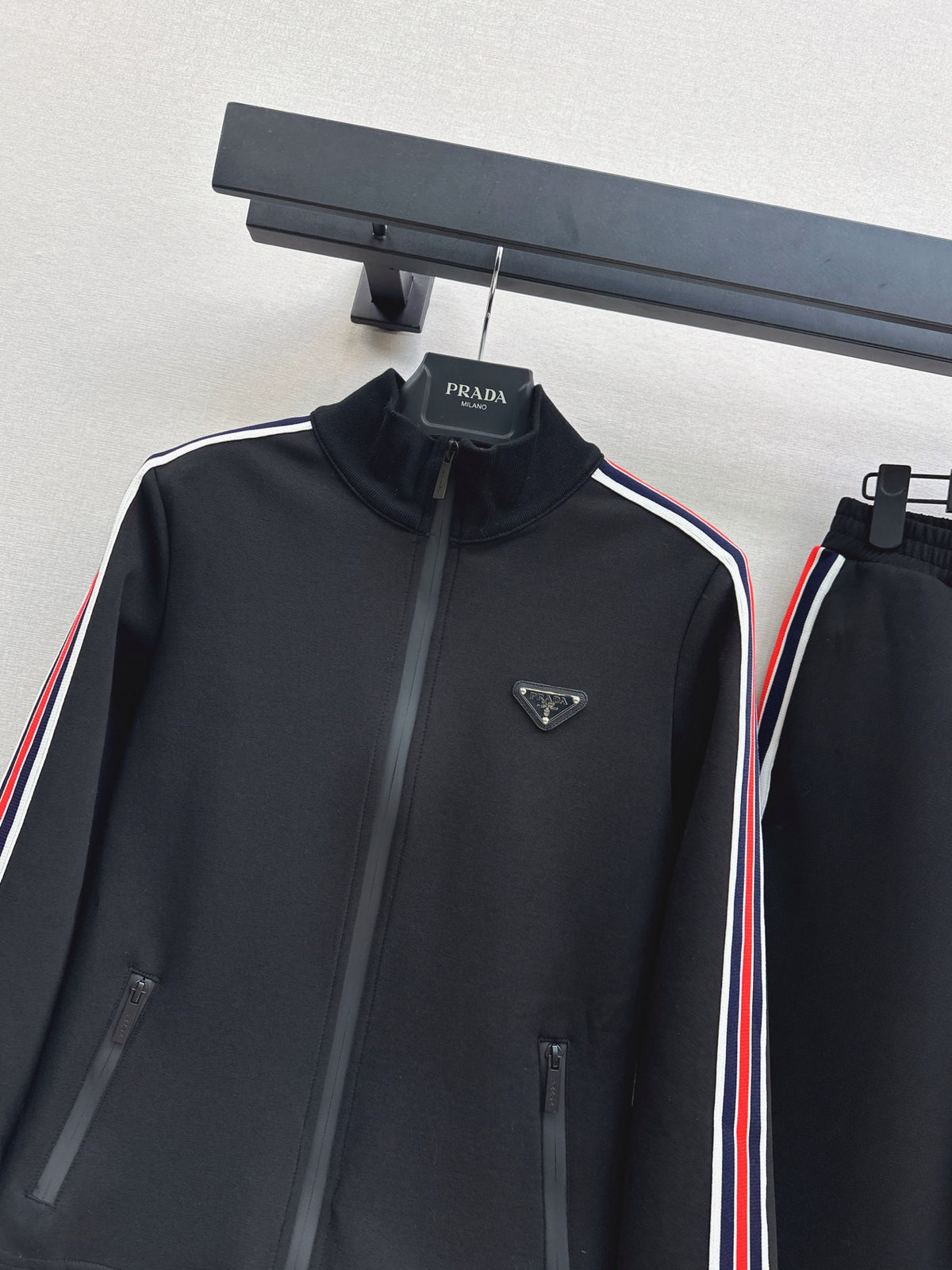 26FW New: Stand-collar jacket + elastic-waist casual trousers = casual set 🖤