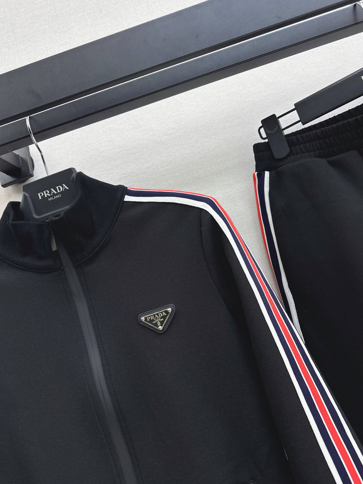 26FW New: Stand-collar jacket + elastic-waist casual trousers = casual set 🖤