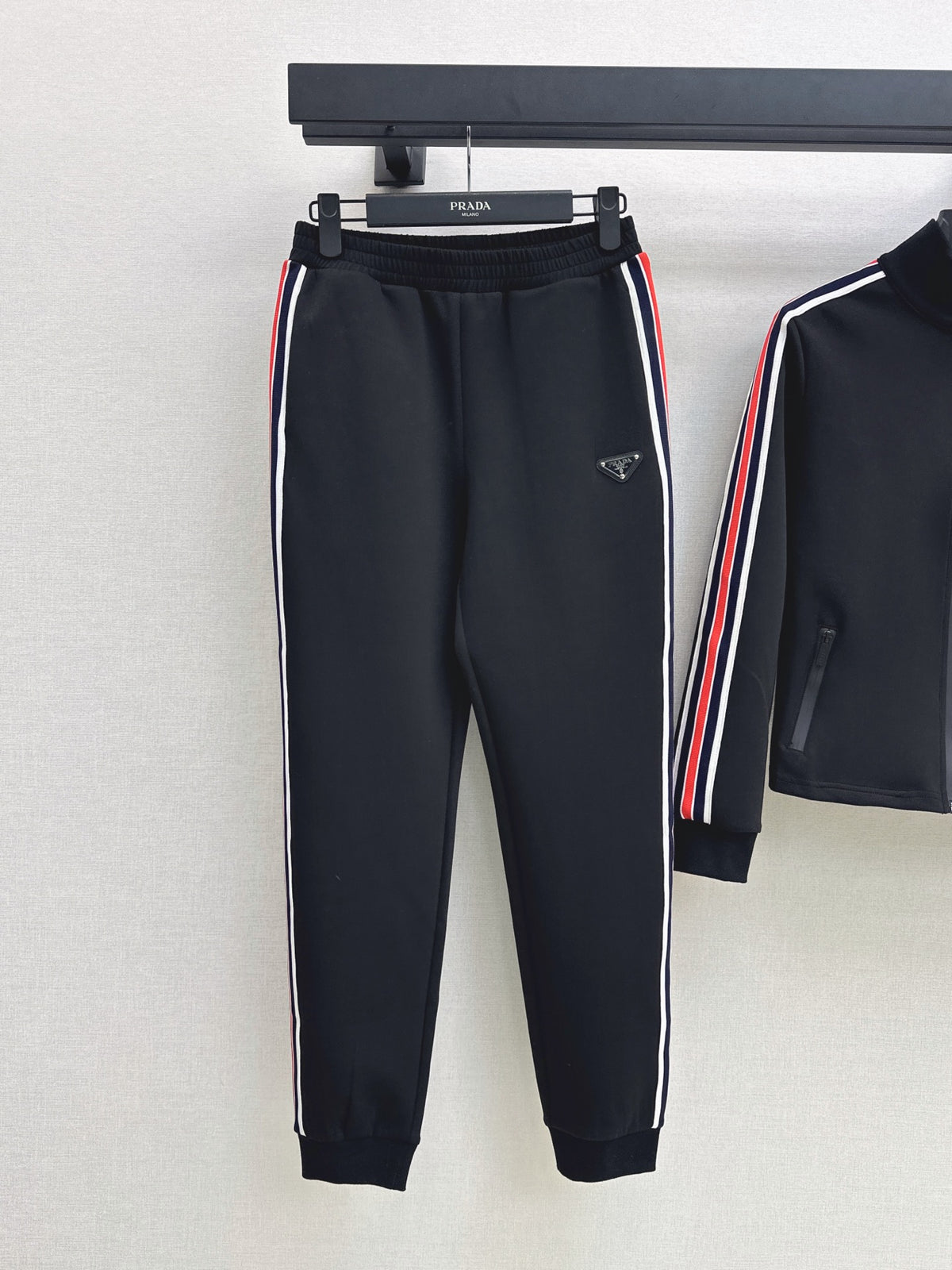 26FW New: Stand-collar jacket + elastic-waist casual trousers = casual set 🖤