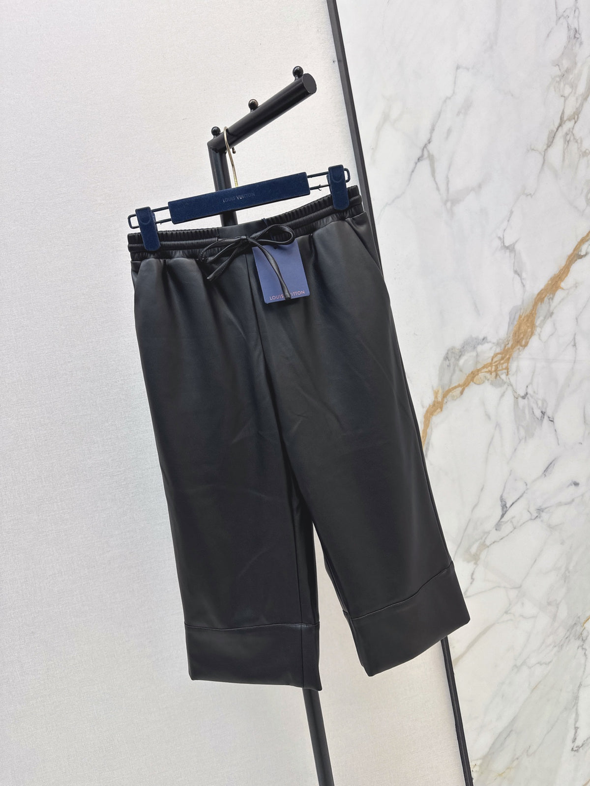 26FW New Black High-Waisted Cropped Leather Pants 🖤