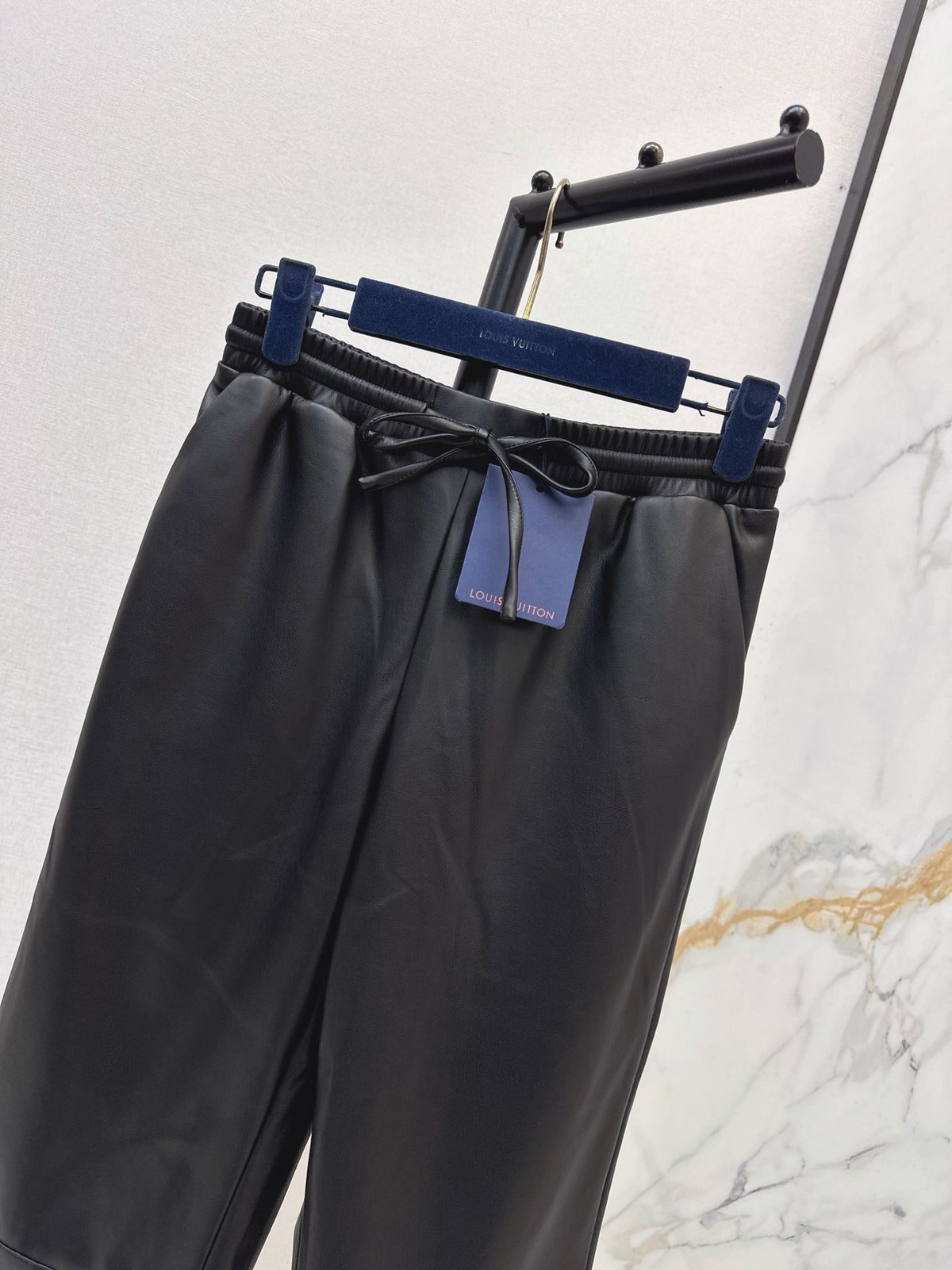 26FW New Black High-Waisted Cropped Leather Pants 🖤